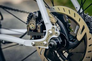 Який гальмівний ротор обрати для шосейного велосипеда (140 мм проти 160 мм)?
