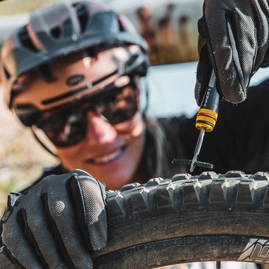 Інтегрований інструмент для безкамерок Lezyne Tubeless Insert Kit, Black, Y14 (4710582 542916)