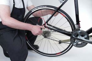 Ремонт заднього колеса велосипеда