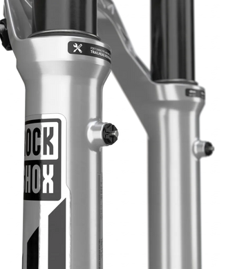 Вилка RockShox Pike Ultimate Charger 3 RC2 - Crown 29" Boost™ 15x110 130mm Alum Str Tpr 44offset DebonAir+ (includes Bolt On Fender,2 Btm Tokens, Star nut & Maxle Stealth), Silver (00.4020.697.013)